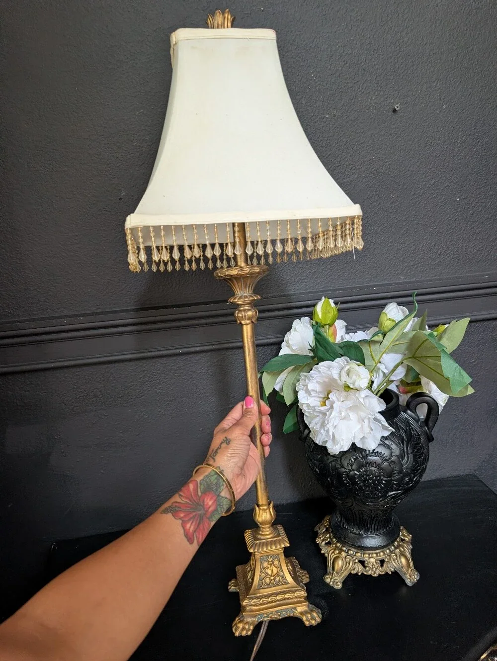 Vintage Hollywood Regency Neoclassical Gold Gilt Table Lamp Paw Foot Base 29”